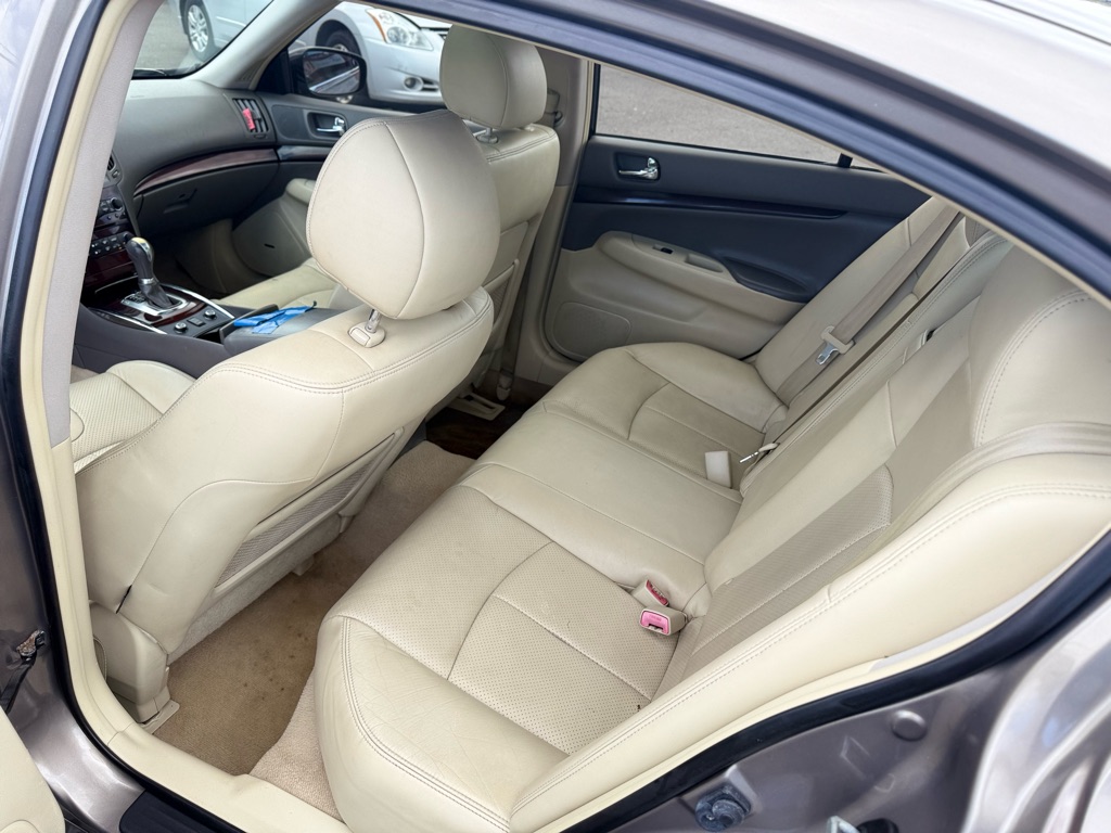 Photo 15 of this INFINITI G37 SEDAN