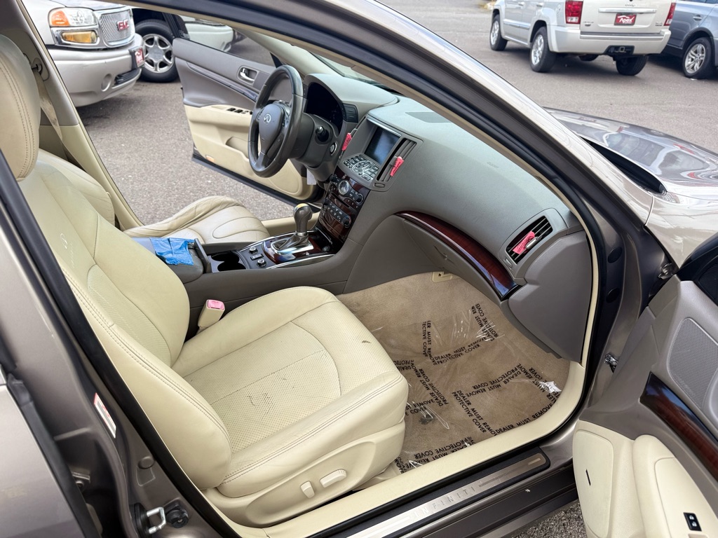 Photo 17 of this INFINITI G37 SEDAN