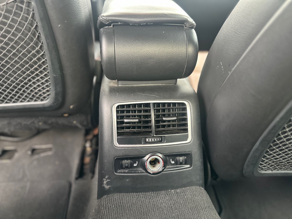 Photo 19 of this AUDI A6