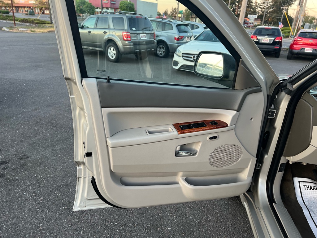 Photo 12 of this JEEP GRAND CHEROKEE
