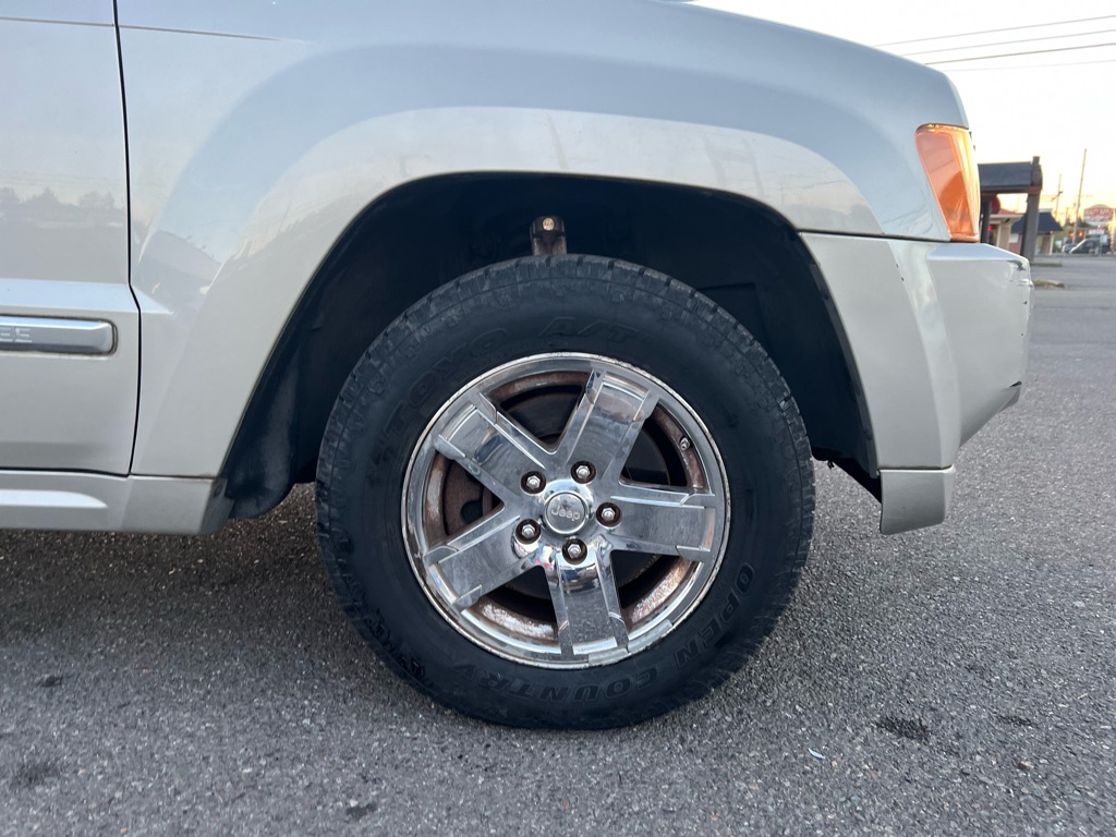 Photo 18 of this JEEP GRAND CHEROKEE