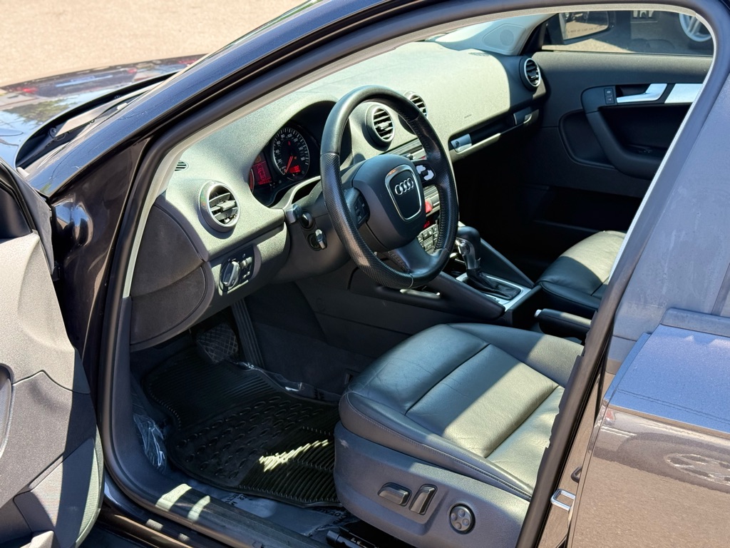 Photo 10 of this AUDI A3