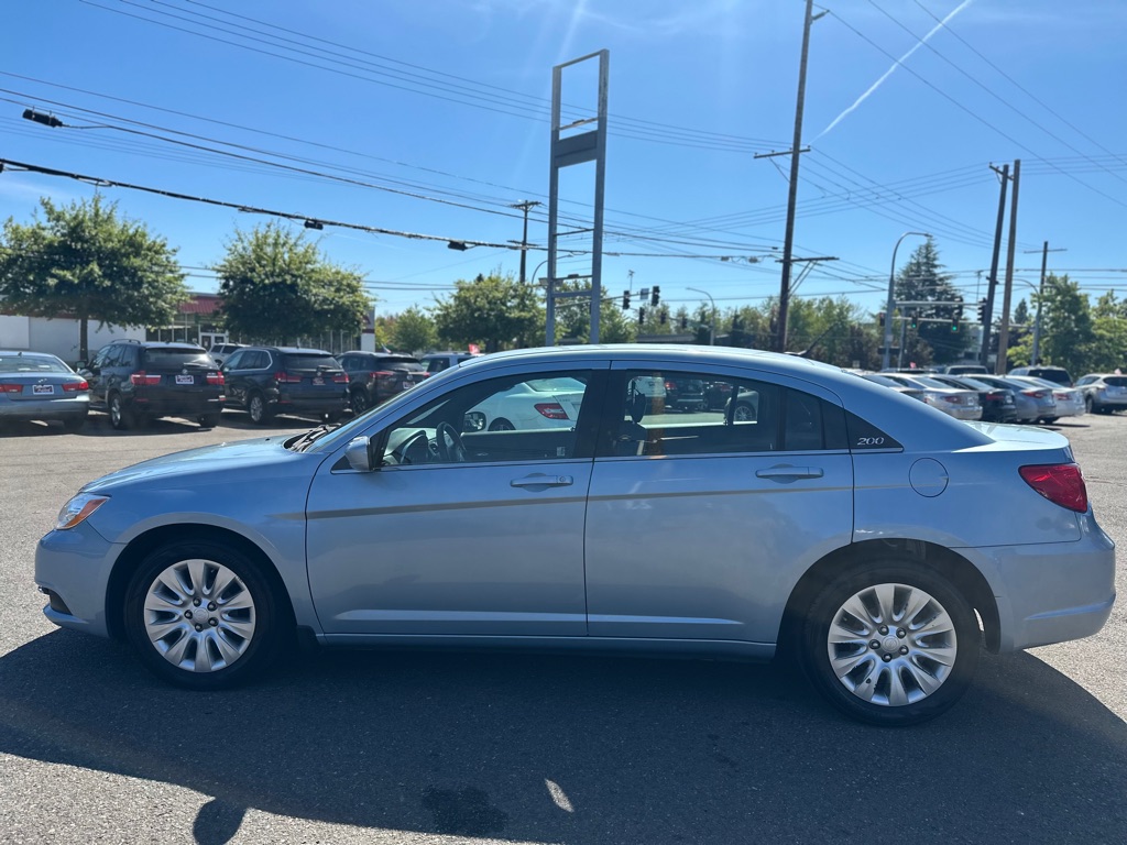 Photo 9 of this CHRYSLER 200