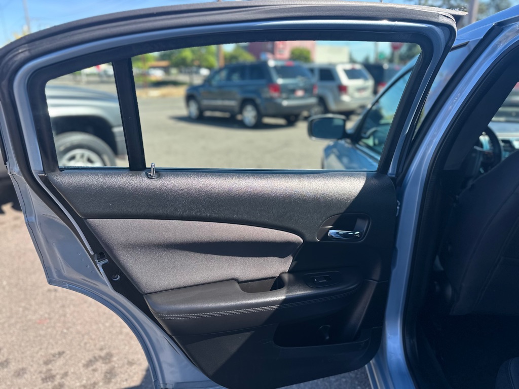 Photo 16 of this CHRYSLER 200