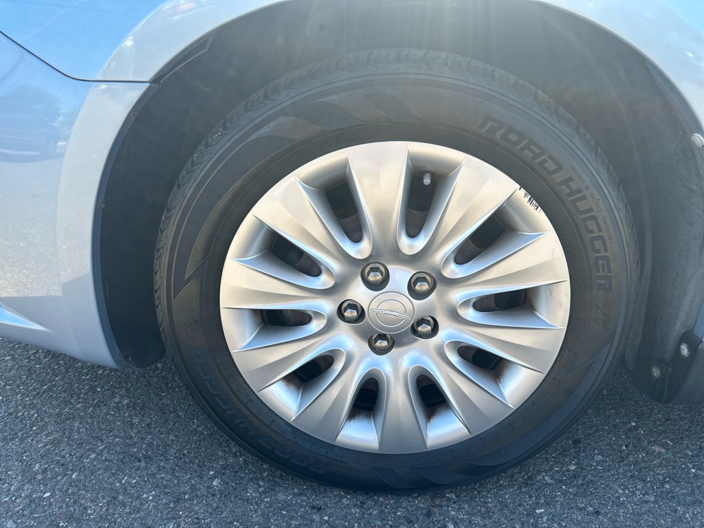 Photo 20 of this CHRYSLER 200