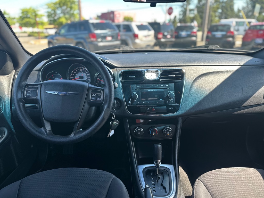 Photo 18 of this CHRYSLER 200