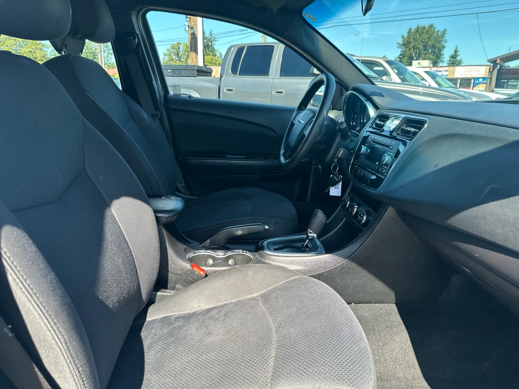Photo 19 of this CHRYSLER 200