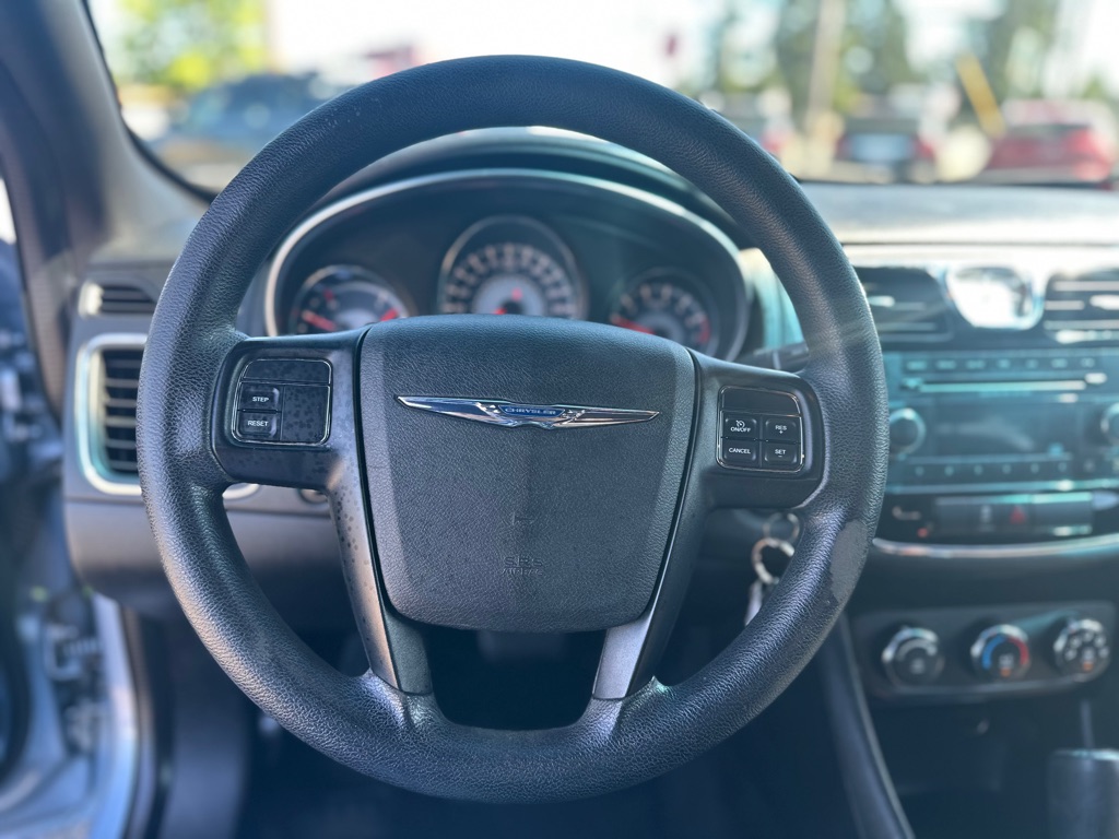 Photo 15 of this CHRYSLER 200