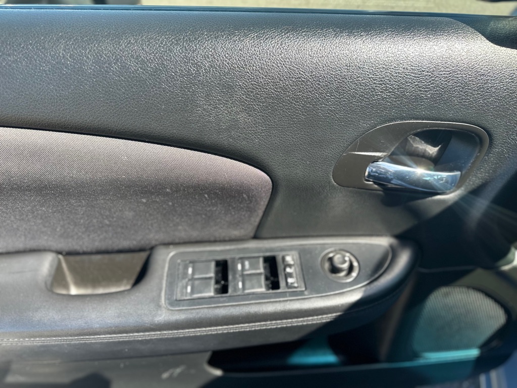 Photo 11 of this CHRYSLER 200