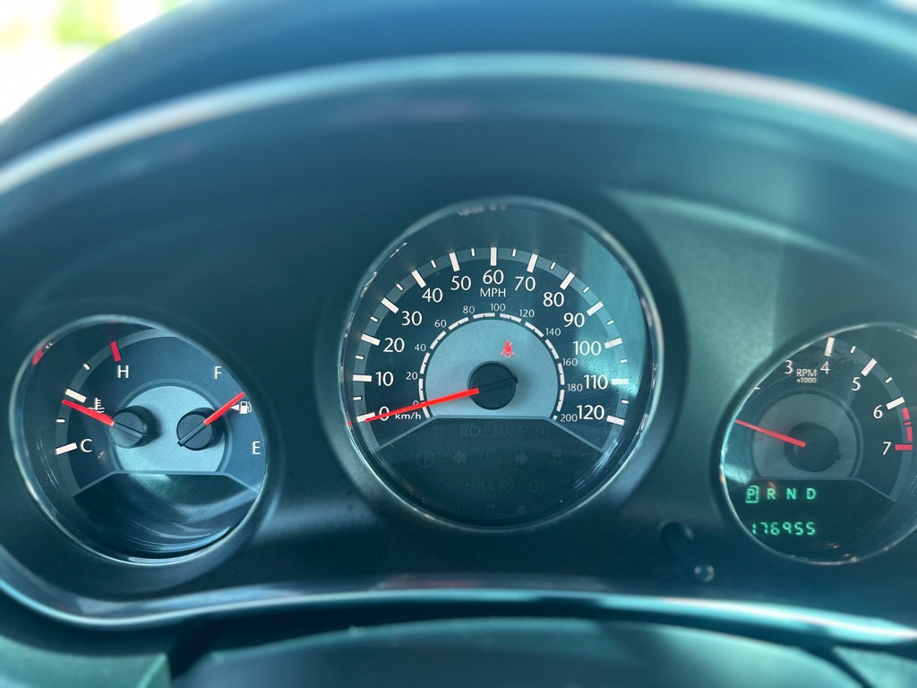 Photo 14 of this CHRYSLER 200