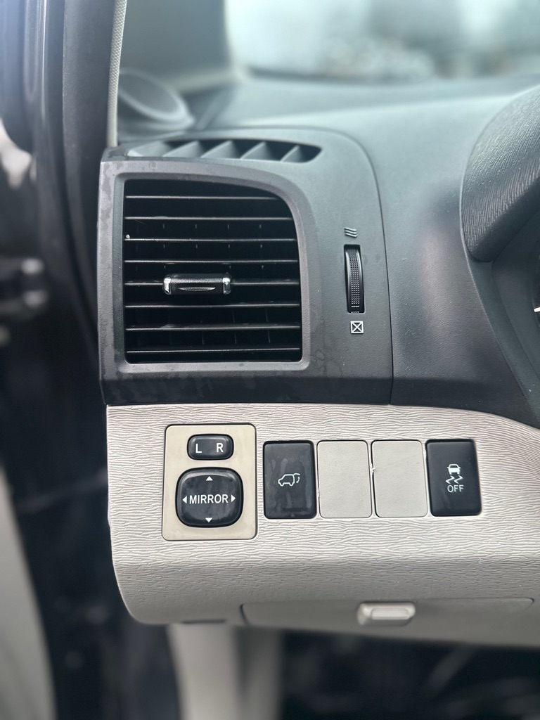 Photo 13 of this TOYOTA VENZA