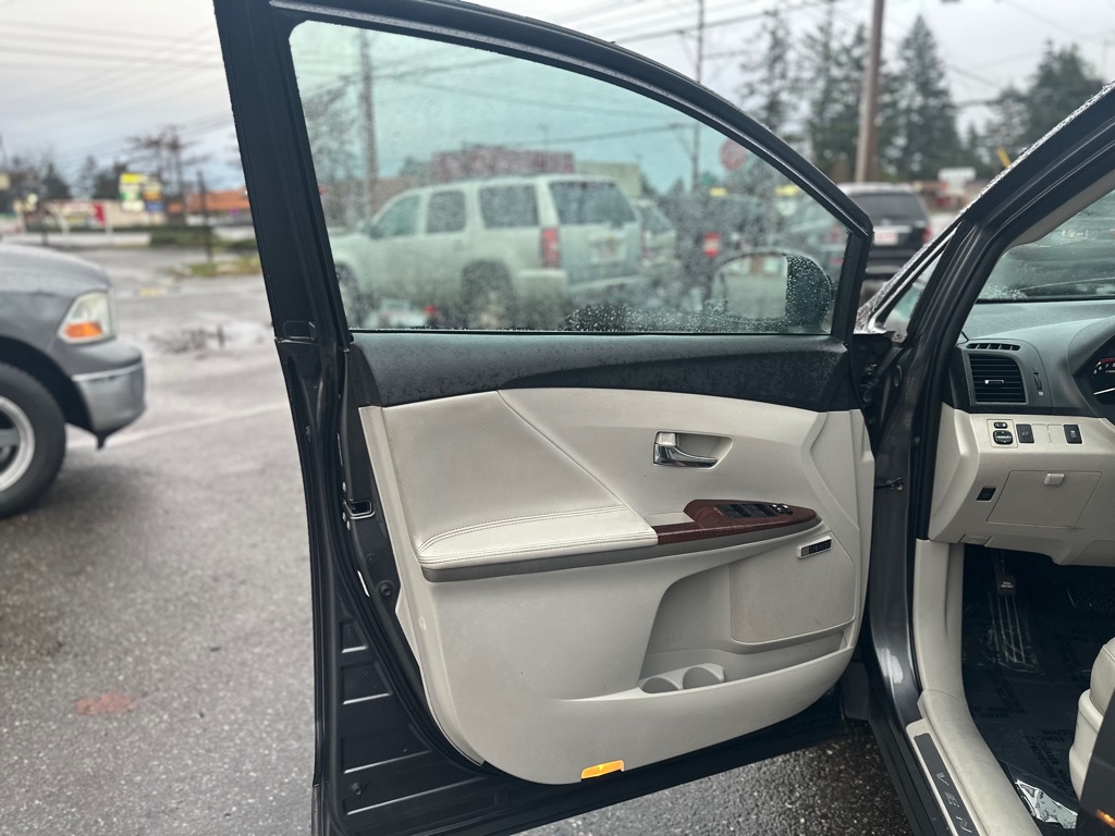 Photo 10 of this TOYOTA VENZA