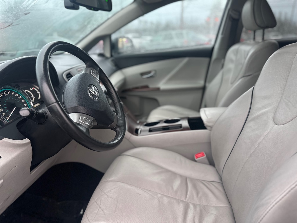 Photo 12 of this TOYOTA VENZA