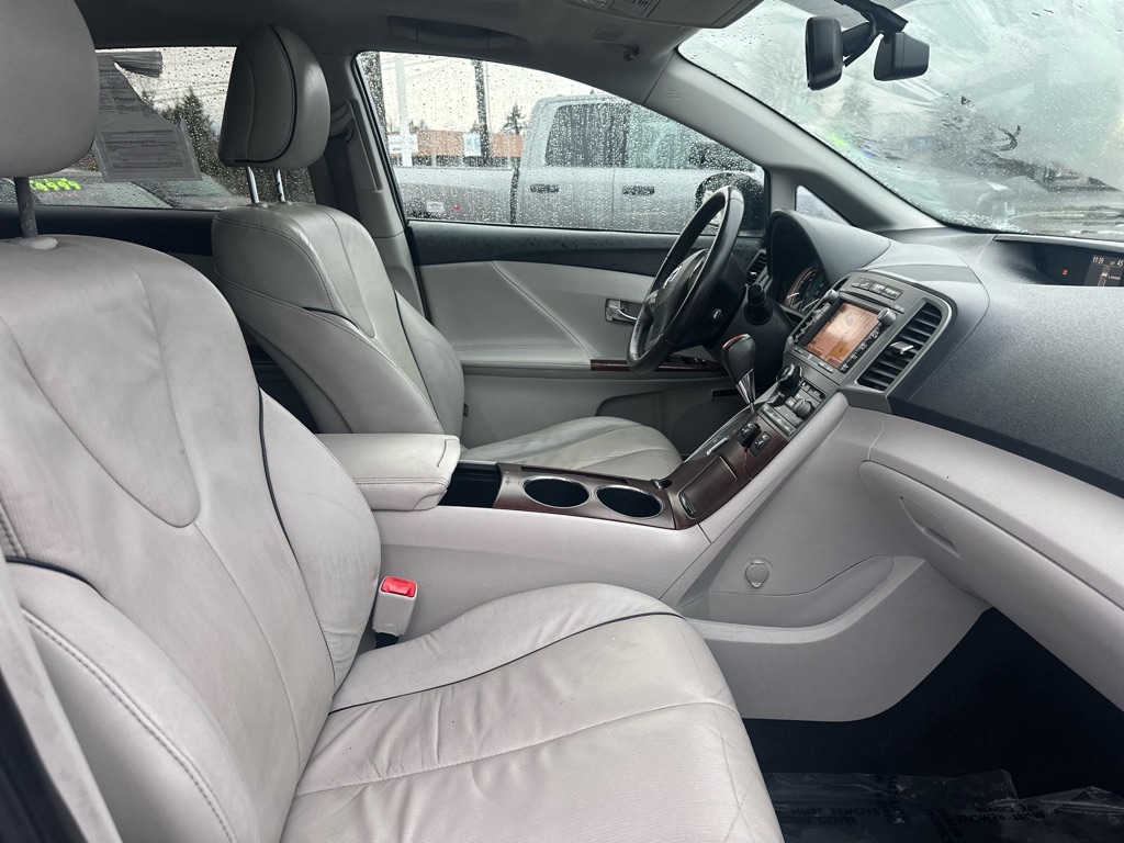 Photo 22 of this TOYOTA VENZA