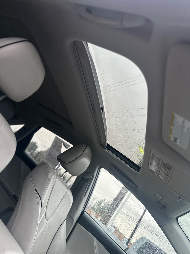 Photo 24 of this TOYOTA VENZA