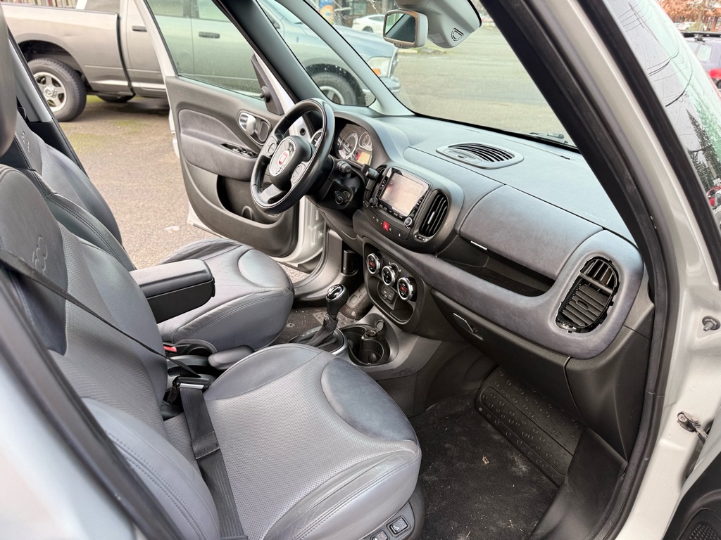 Photo 16 of this FIAT 500L