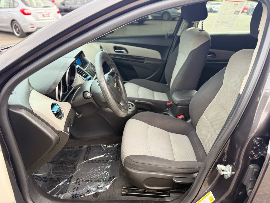 Photo 11 of this CHEVROLET CRUZE