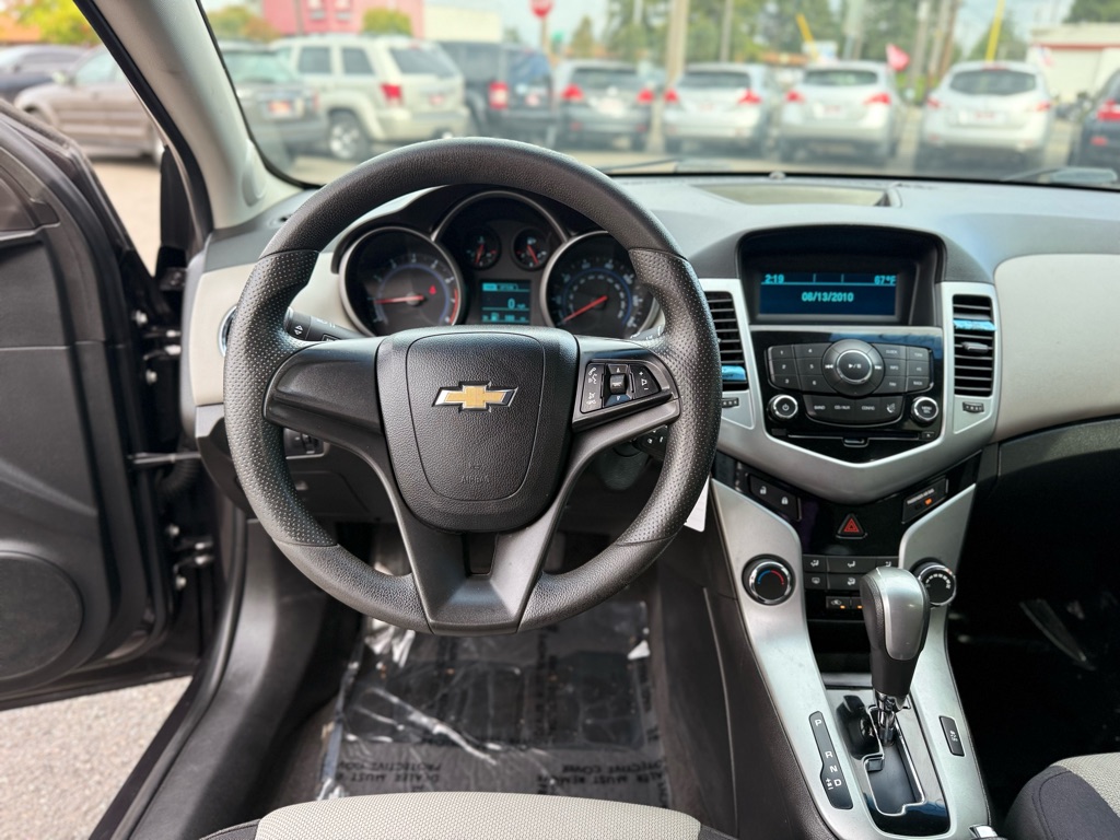 Photo 13 of this CHEVROLET CRUZE