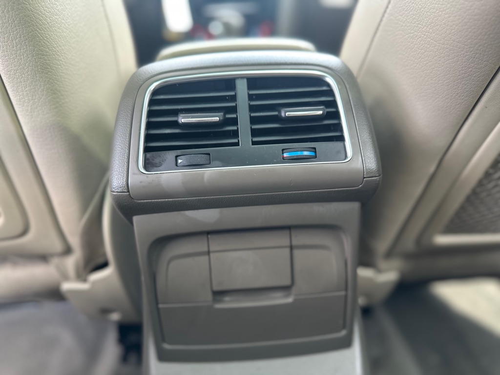 Photo 26 of this AUDI Q5