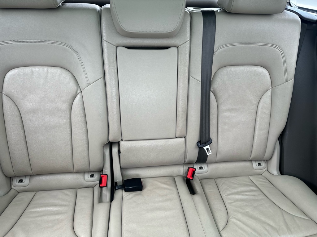 Photo 30 of this AUDI Q5