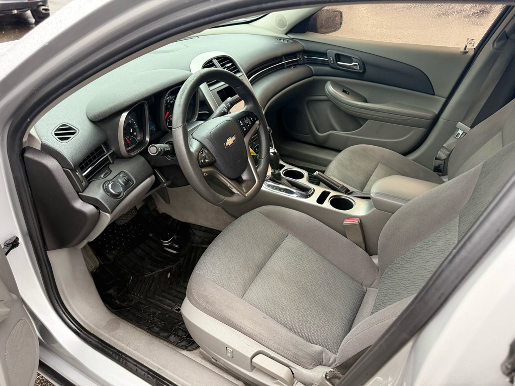 Photo 11 of this CHEVROLET MALIBU