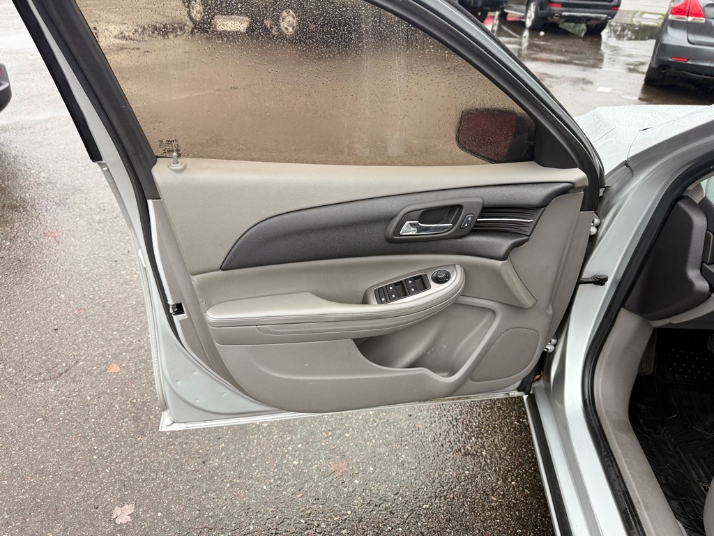 Photo 12 of this CHEVROLET MALIBU