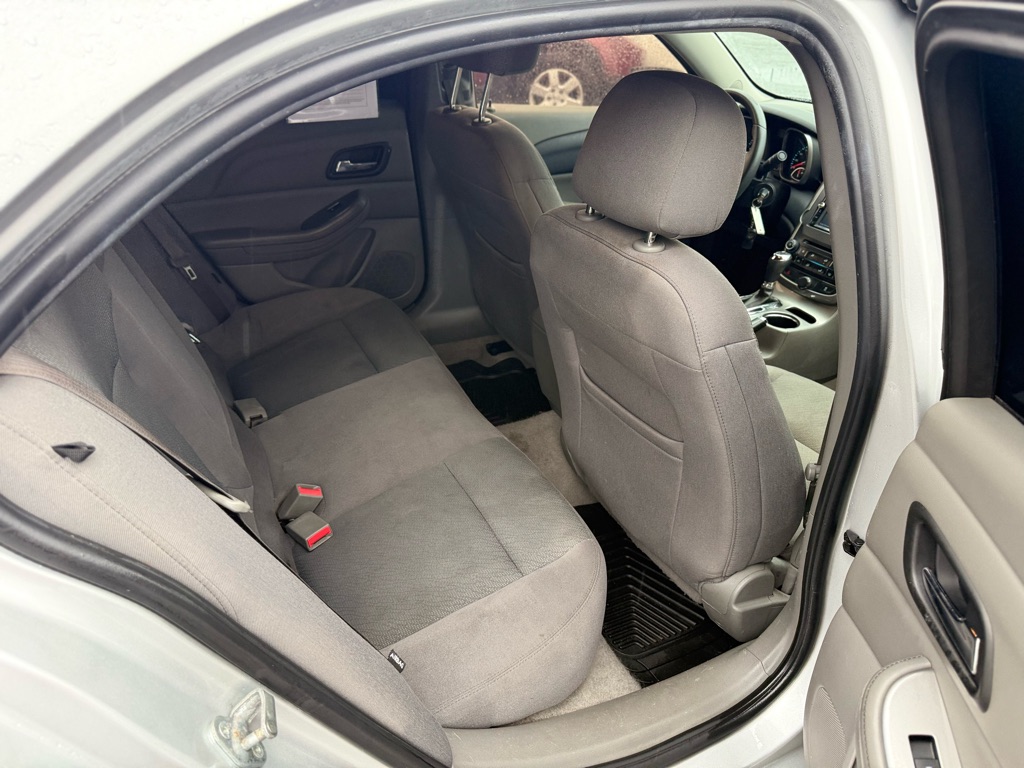 Photo 17 of this CHEVROLET MALIBU
