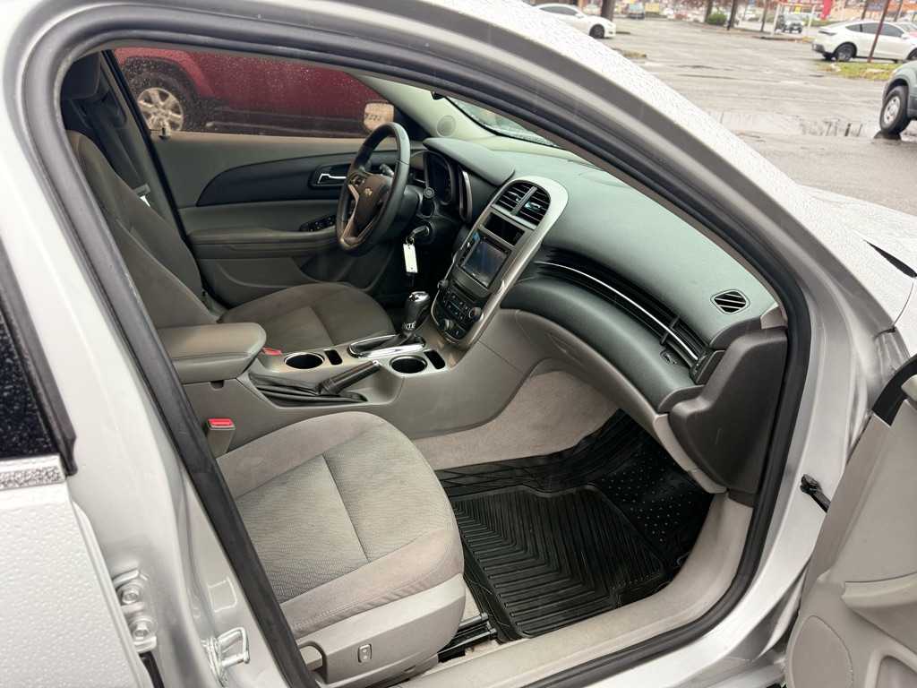 Photo 18 of this CHEVROLET MALIBU