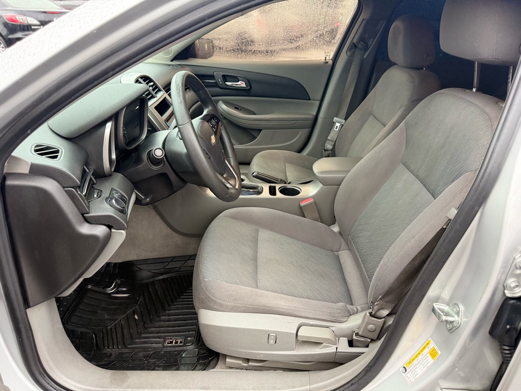 Photo 13 of this CHEVROLET MALIBU