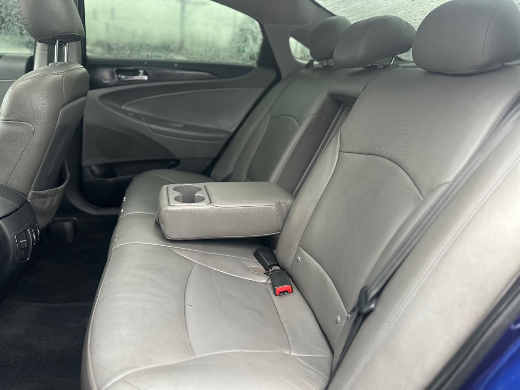 Photo 18 of this HYUNDAI SONATA