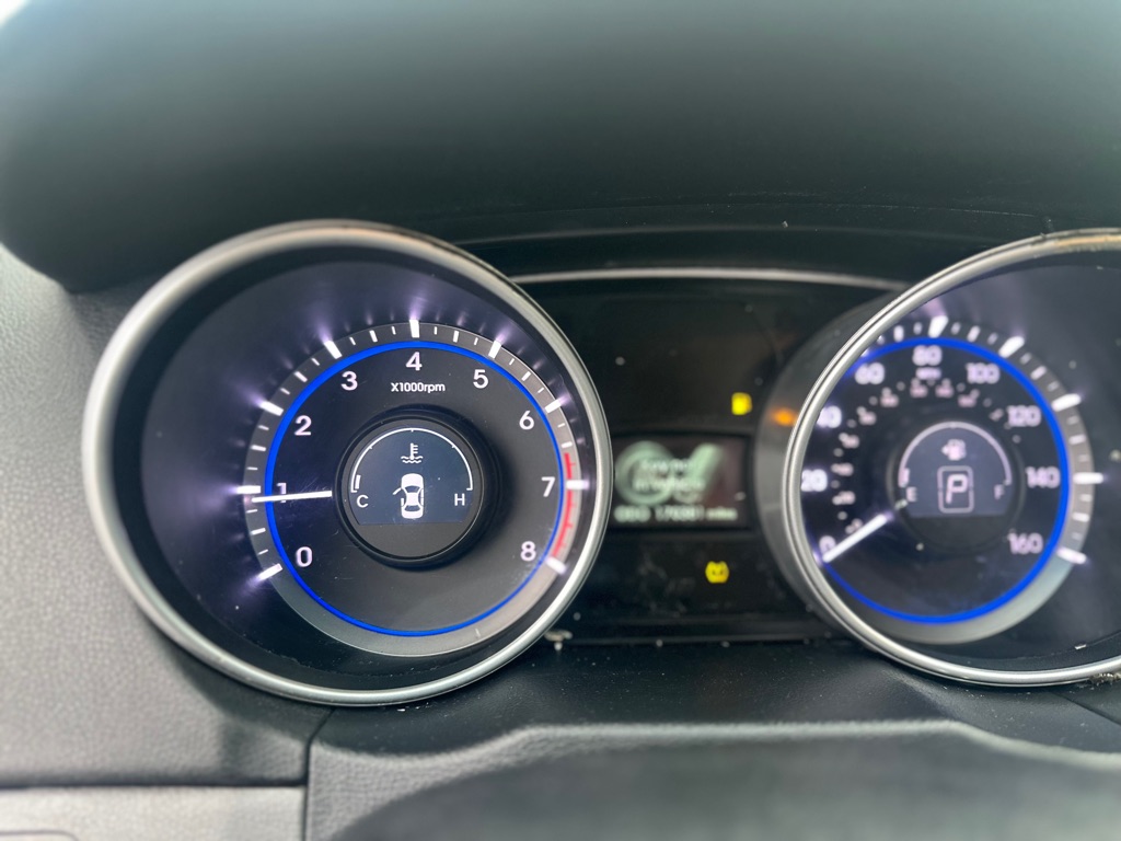 Photo 13 of this HYUNDAI SONATA