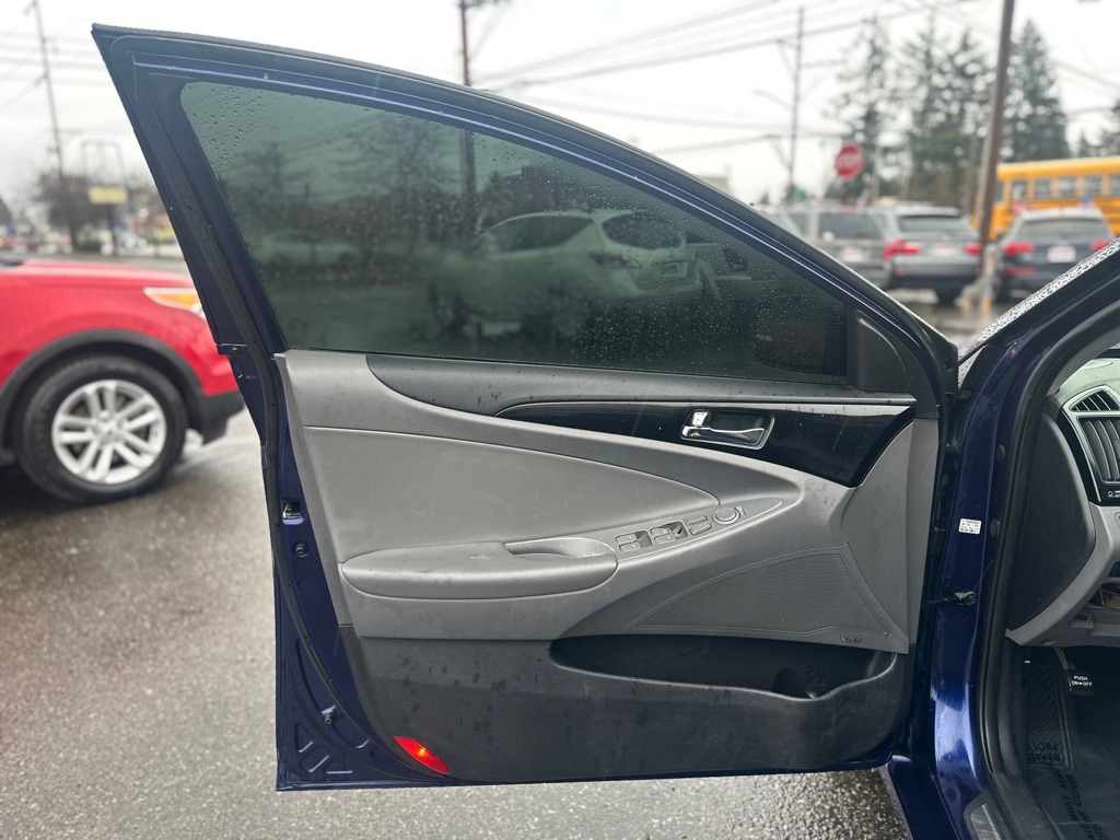 Photo 8 of this HYUNDAI SONATA