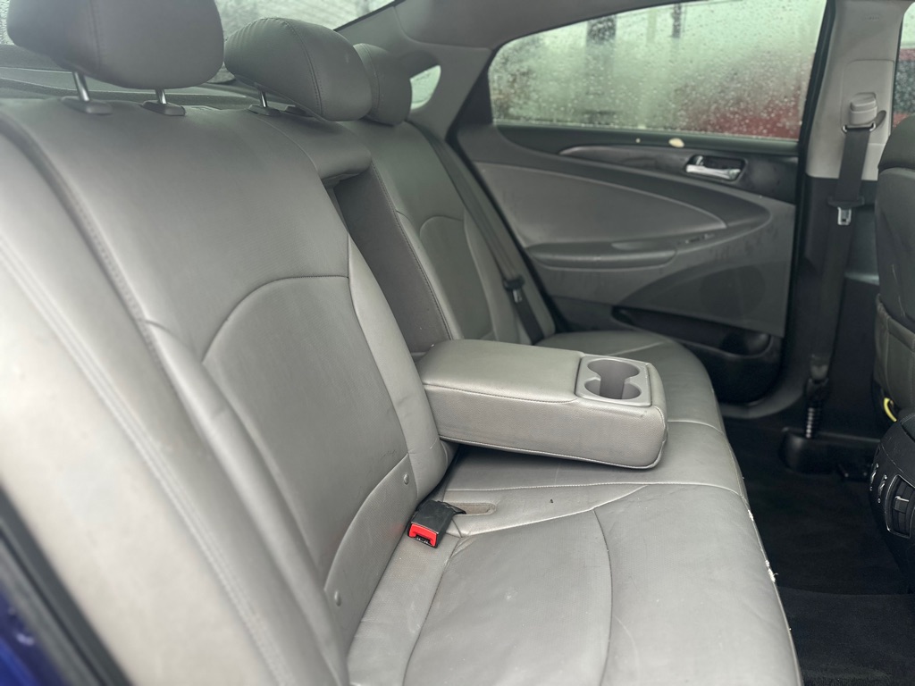 Photo 23 of this HYUNDAI SONATA