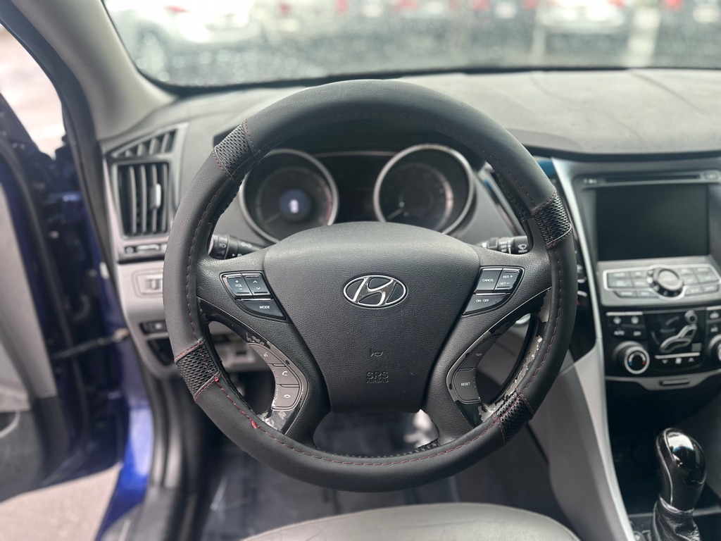 Photo 12 of this HYUNDAI SONATA