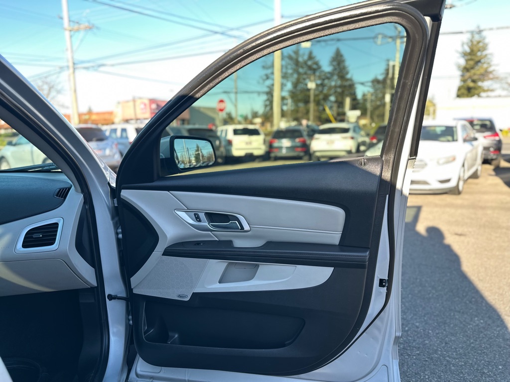 Photo 24 of this GMC TERRAIN