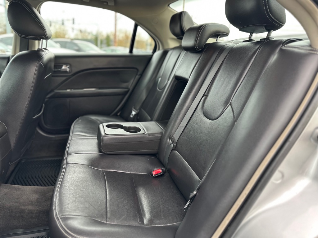 Photo 18 of this FORD FUSION