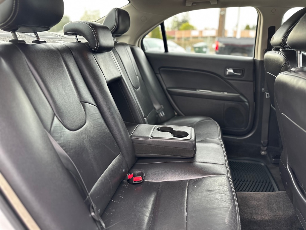 Photo 22 of this FORD FUSION