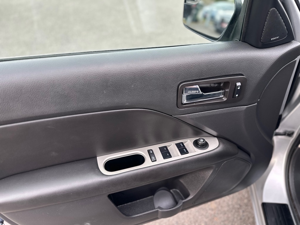 Photo 11 of this FORD FUSION