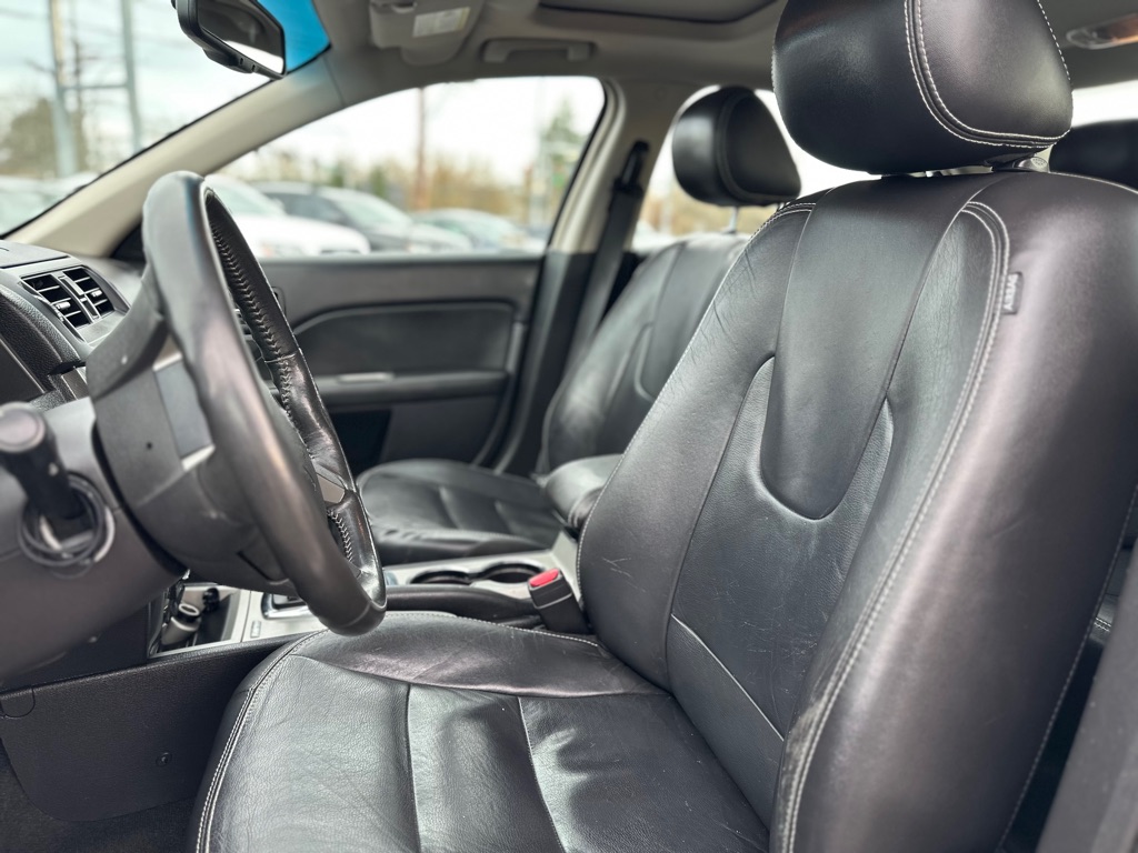 Photo 12 of this FORD FUSION
