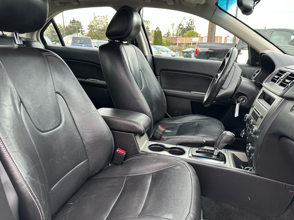 Photo 24 of this FORD FUSION