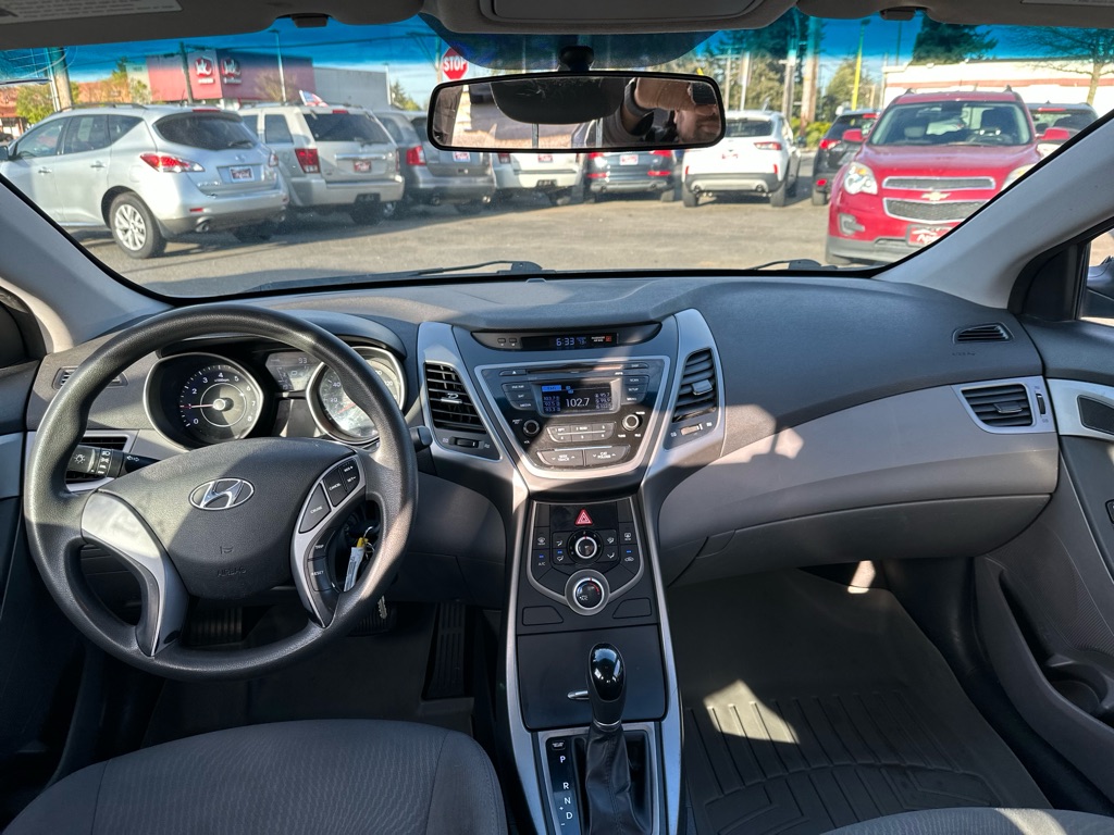 Photo 19 of this HYUNDAI ELANTRA