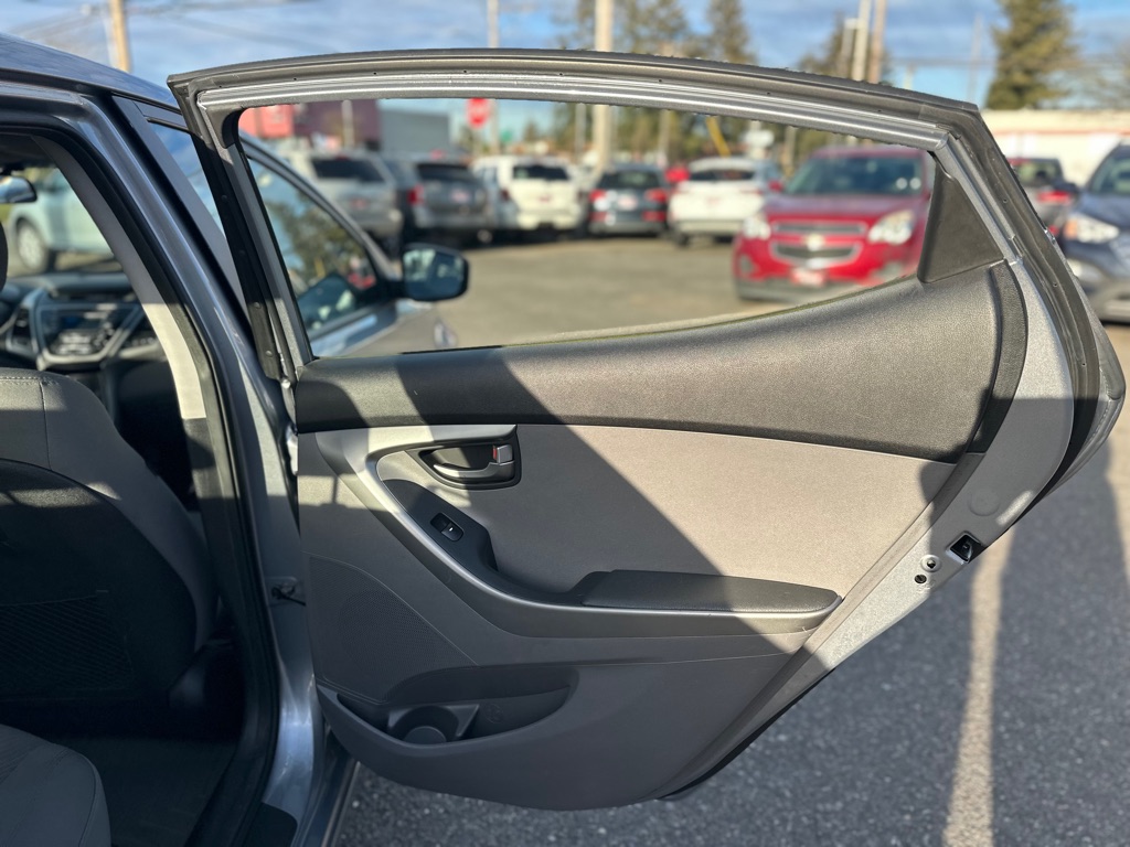 Photo 20 of this HYUNDAI ELANTRA