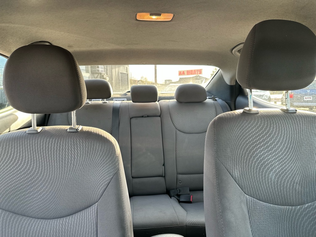 Photo 24 of this HYUNDAI ELANTRA
