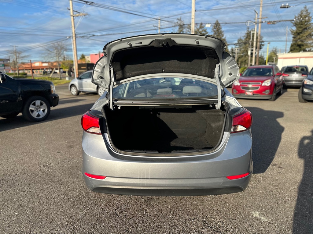Photo 8 of this HYUNDAI ELANTRA