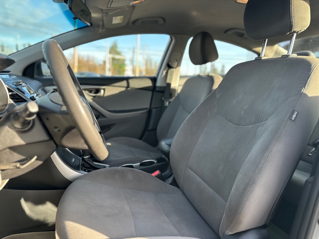 Photo 12 of this HYUNDAI ELANTRA