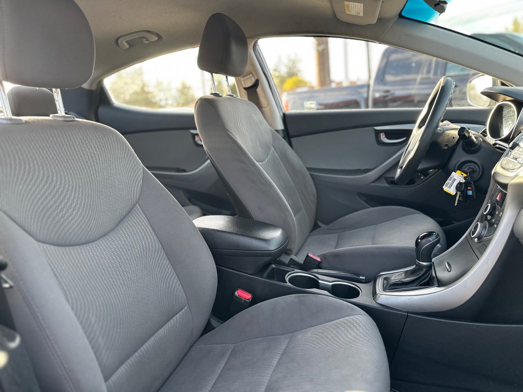 Photo 23 of this HYUNDAI ELANTRA