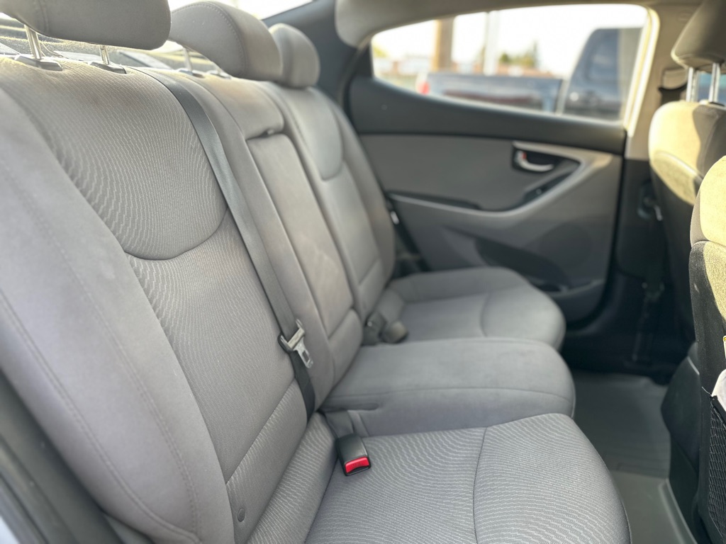 Photo 21 of this HYUNDAI ELANTRA