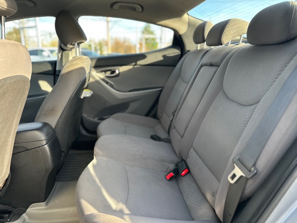 Photo 18 of this HYUNDAI ELANTRA