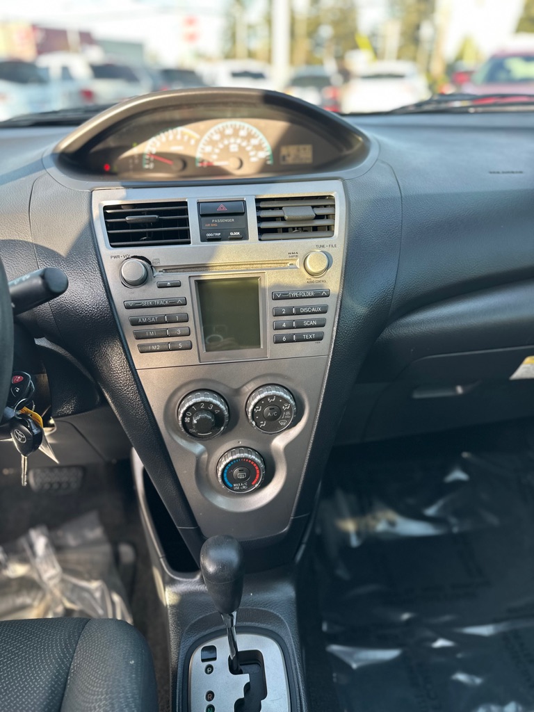 Photo 12 of this TOYOTA YARIS