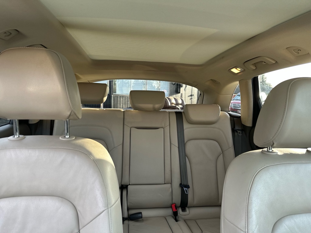 Photo 26 of this AUDI Q5